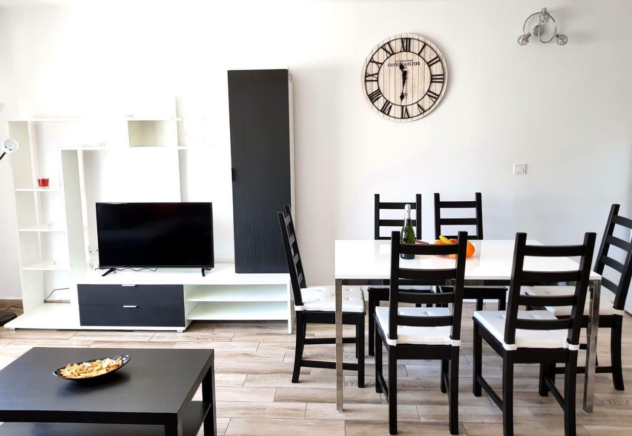 Luxury 2 Bedroom 50 M From Apartmán